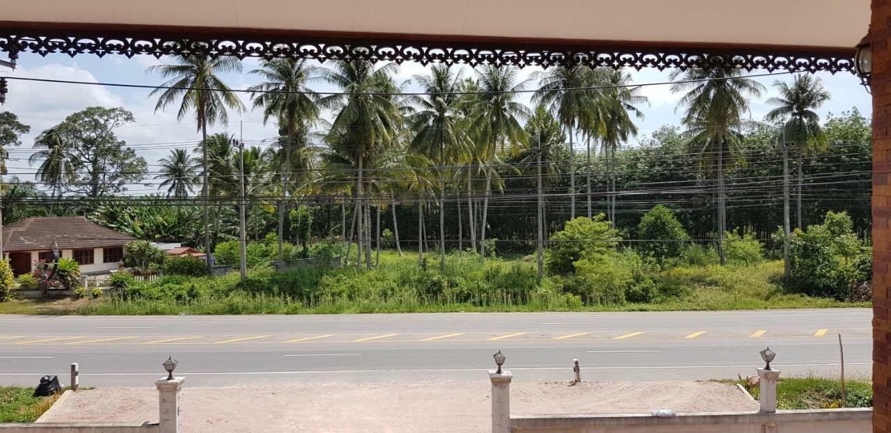 Khwahol Guesthouse Don Sak Buitenkant foto